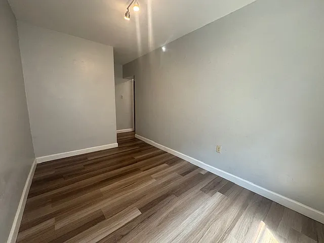 Royal Gardens Apartments — Photo 76