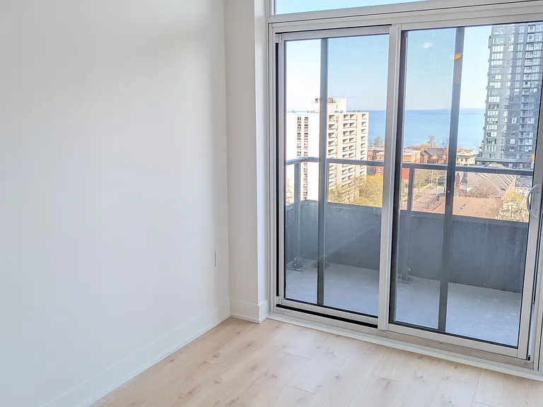 2088 James St #1007 — Photo 9