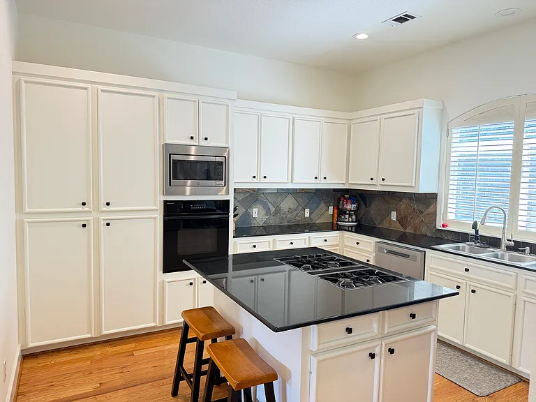 1412 Castle Ct #A — Photo 2