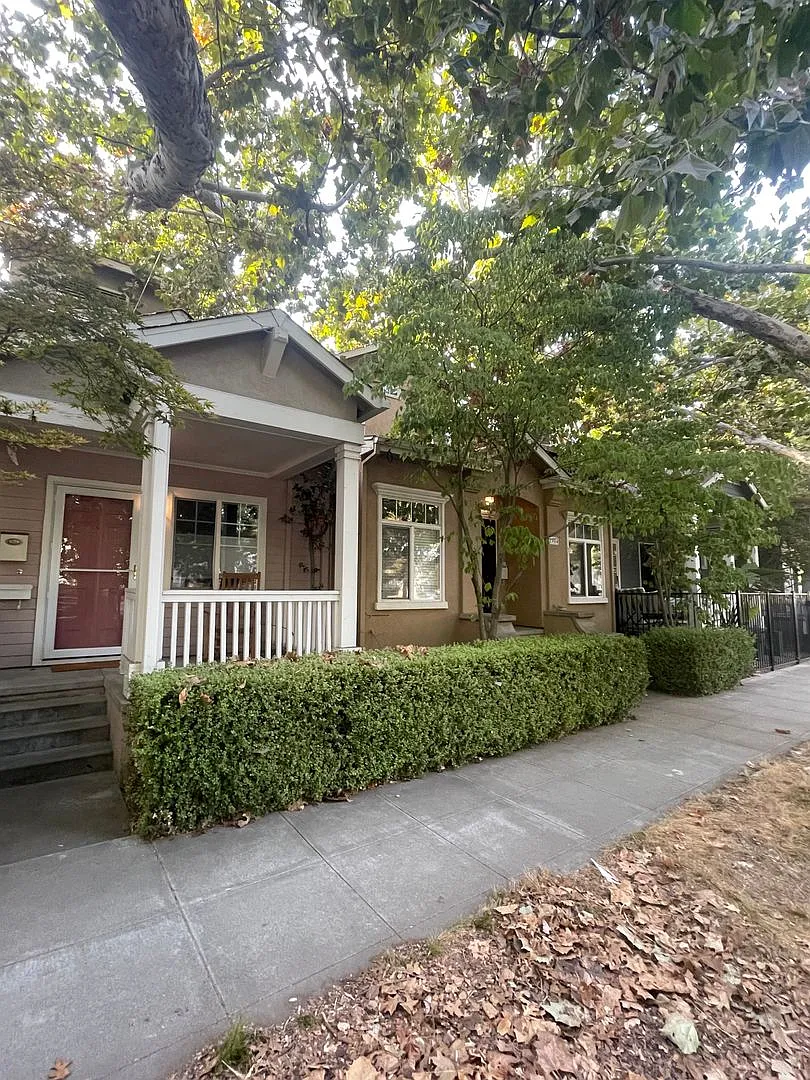 1904 6th St - Sacramento 95811 — Photo 2