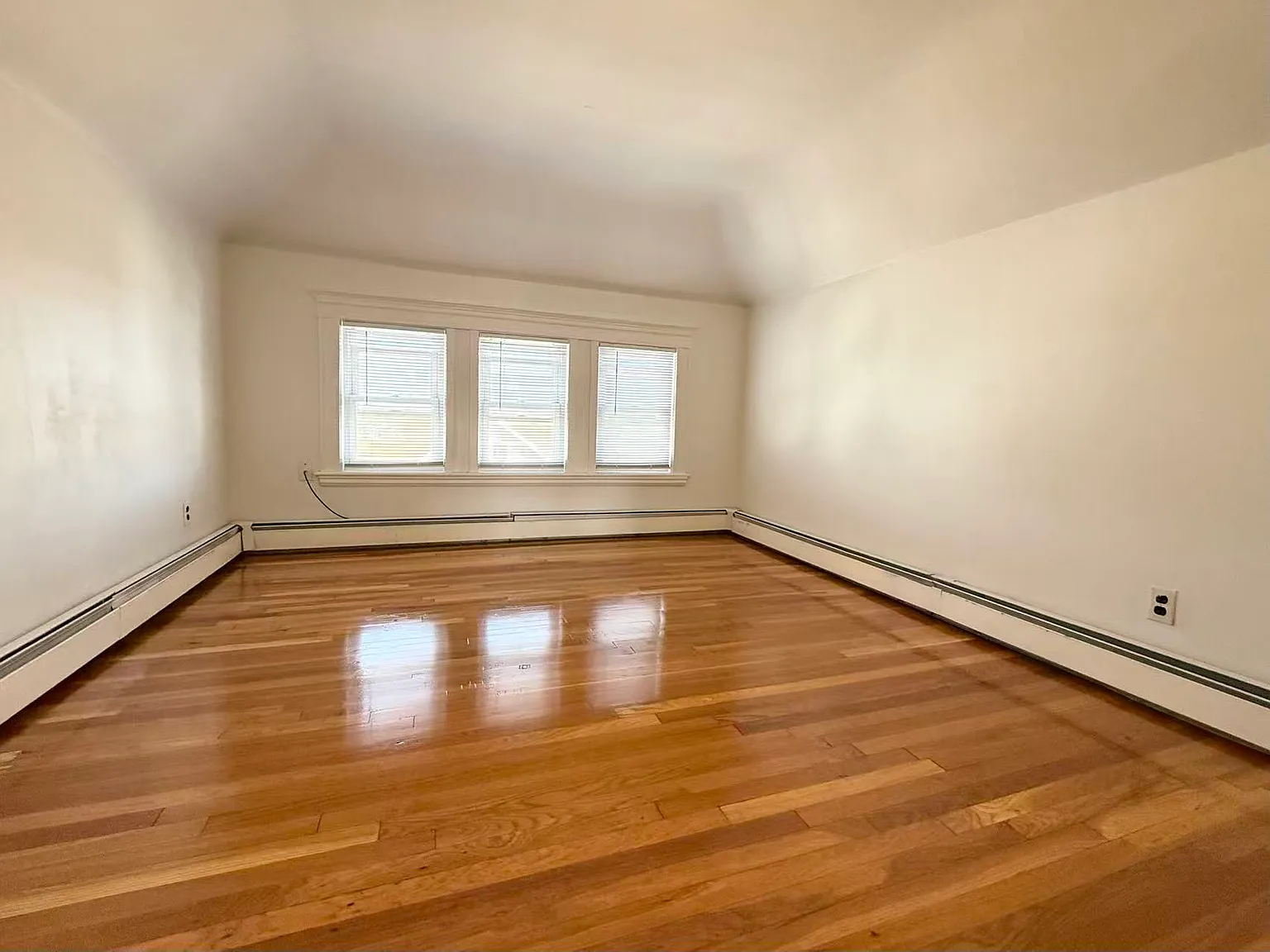 1 bed, 729 sqft, $2,000 — Photo 3