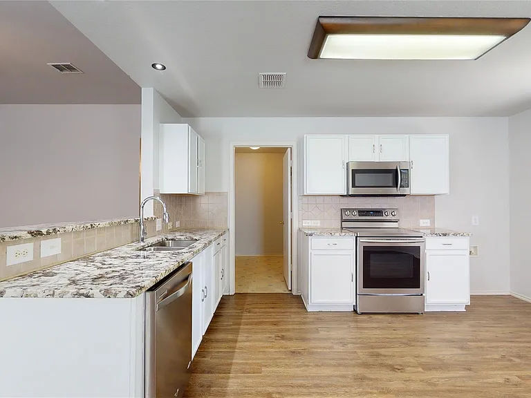 2015 Gardenia Dr — Photo 3