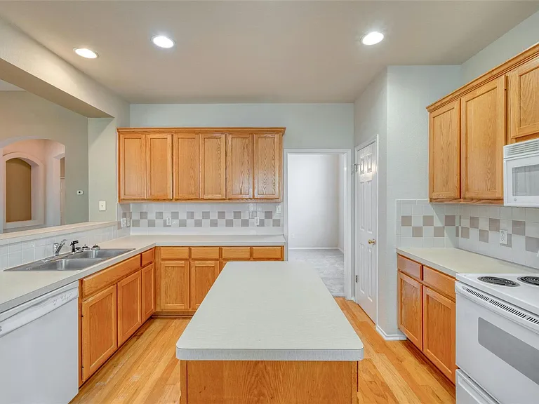2310 Kristen Ln — Photo 9