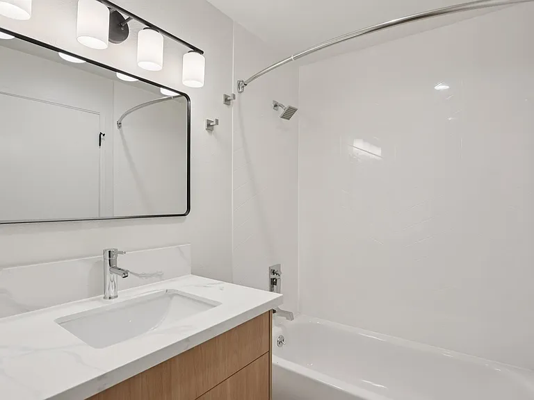 Olympic West Apartments — Photo 20