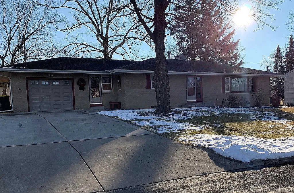 512 W Crestwood Dr photo 1