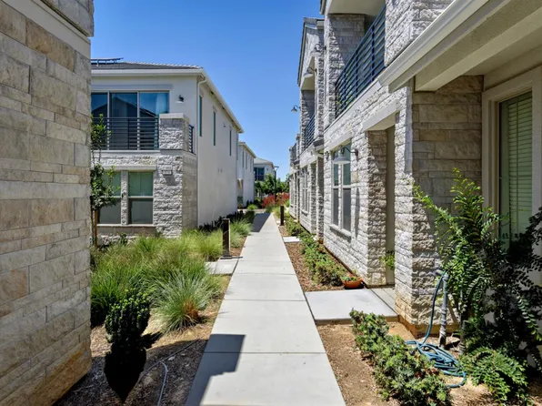 484 W Balsam Ln, Clovis, CA 93611