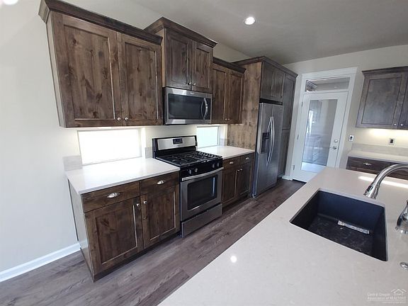 4th image of 2945 SW Yew Park Ln