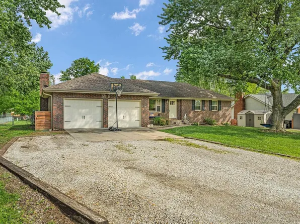 5018 NW Dawdy Dr, Topeka, KS 66618