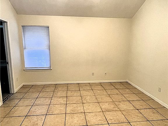 5th image of 2906 Elise Ln