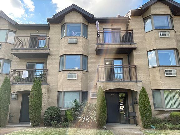 2nd image of 220 Bay 44th St #220B