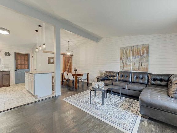 3rd image of 2035 Thunderbird Ave