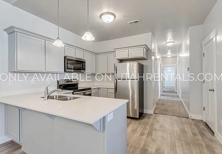 627 N Sun Peak Dr — Photo 1
