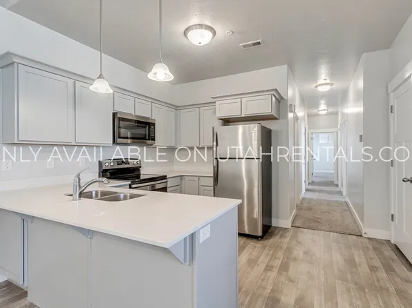 627 N Sun Peak Dr, Vineyard, UT 84059