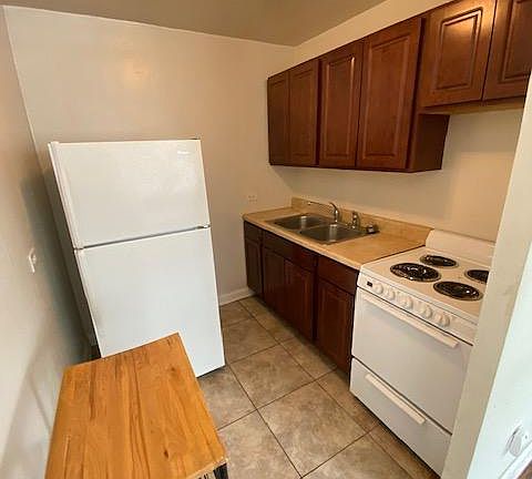 3rd image of 1441 W Howard St APT 306