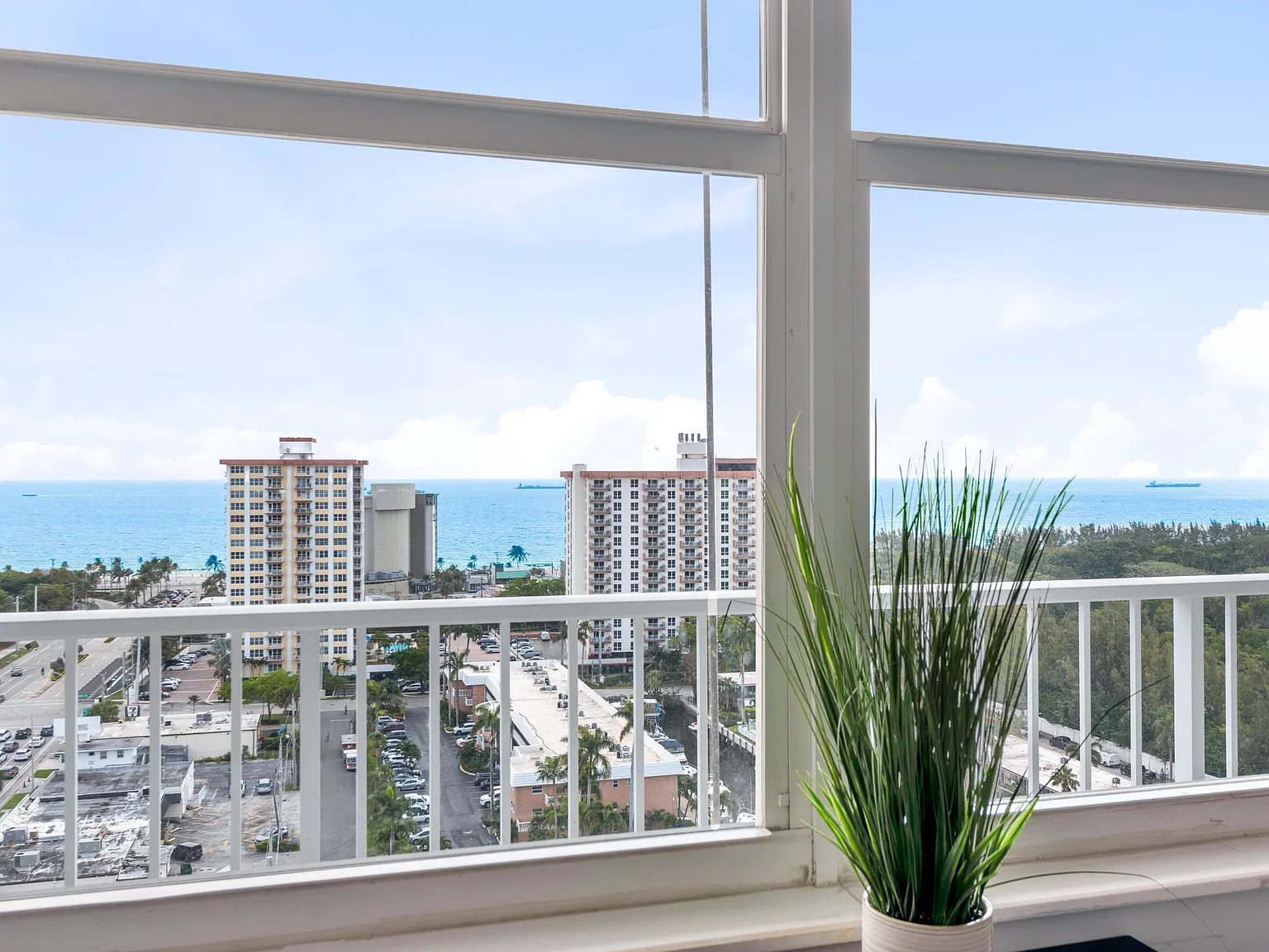 1 bed, 1.5 bath, 1000 sqft, $2,995 — Photo 3