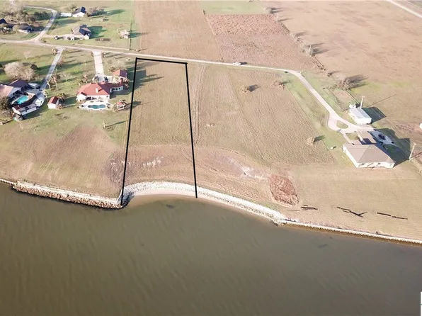 S Bay Shore Dr, Pt Lavaca, TX 77979