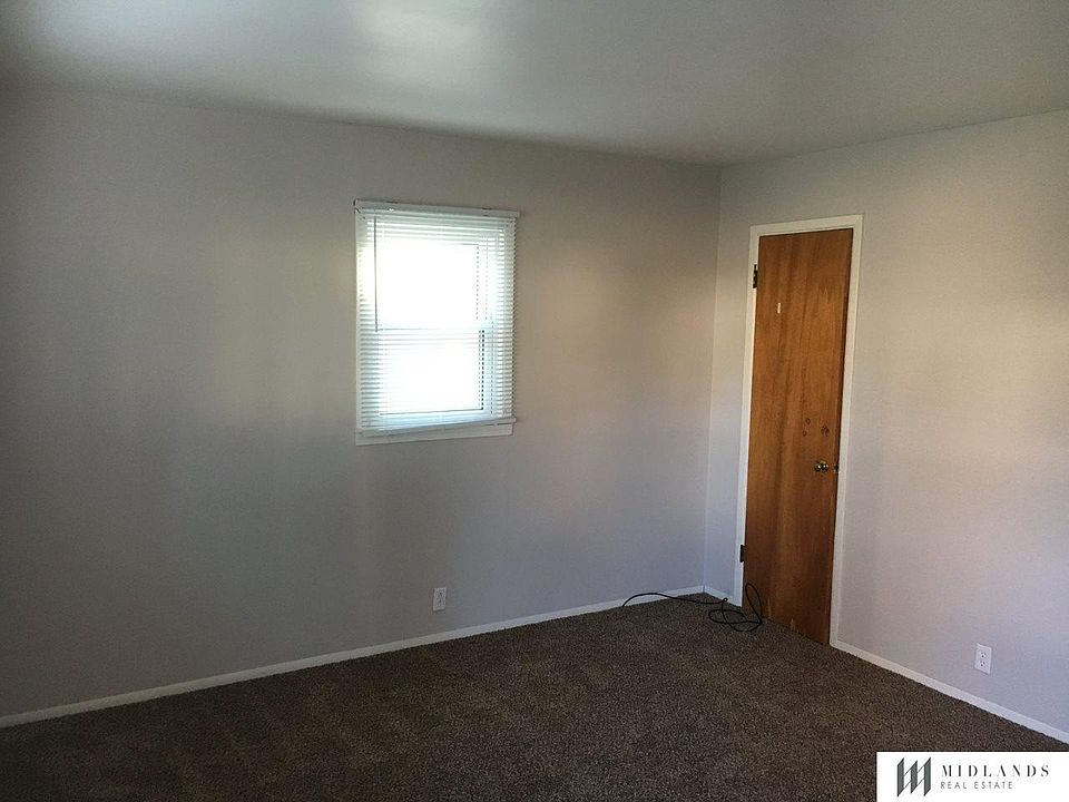 4454 S 61st St, Omaha, NE 68117 | Zillow