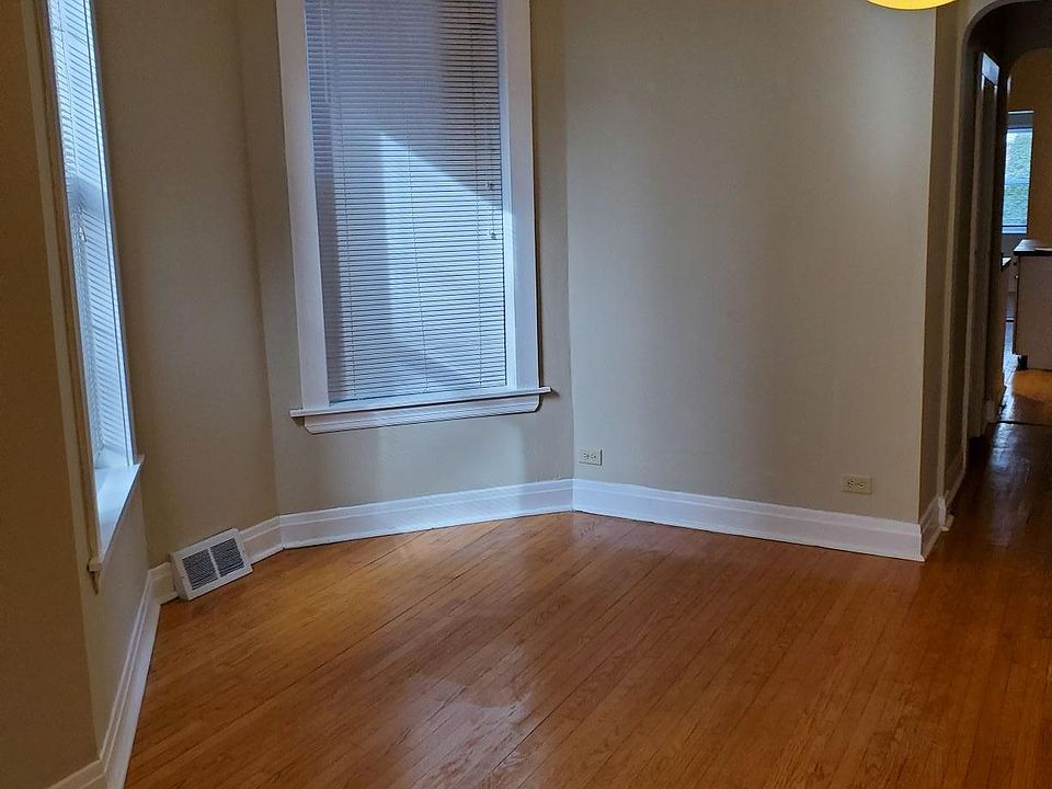 1st image of 1154 W Newport Ave APT 1