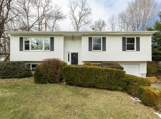 7 Amherst St, Red Hook, NY 12571