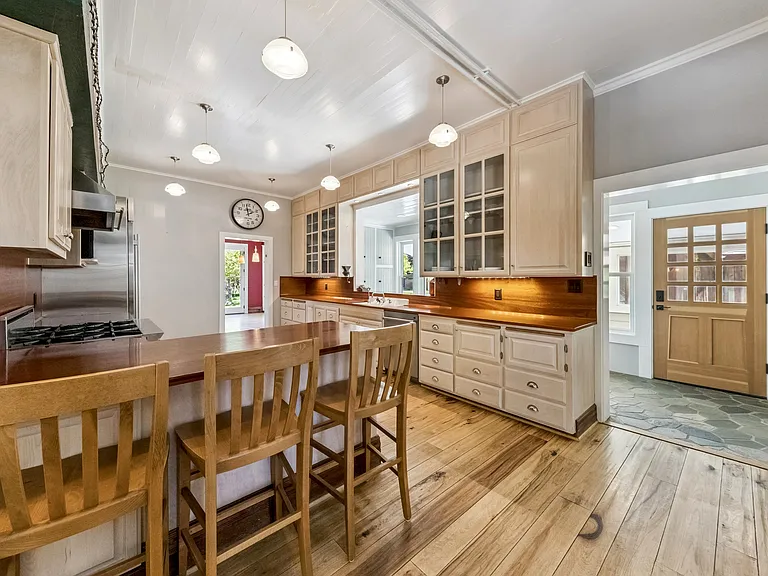 1049 Dressler Ln — Photo 11