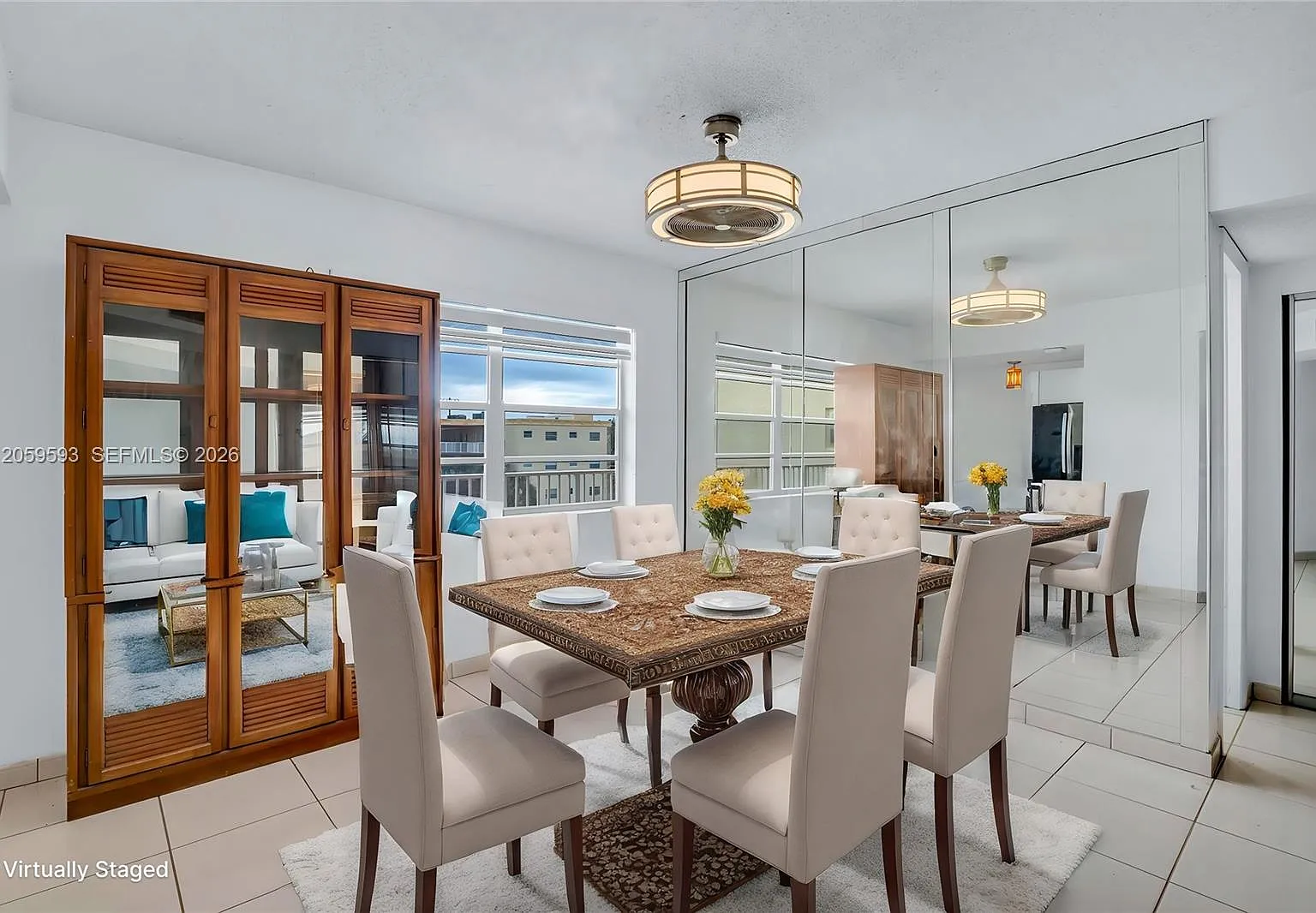 Topaz South Condo — Photo 3