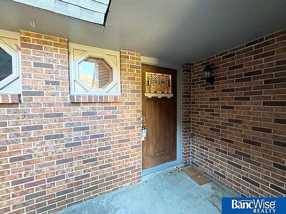 2nd image of 3321 Neerpark Dr