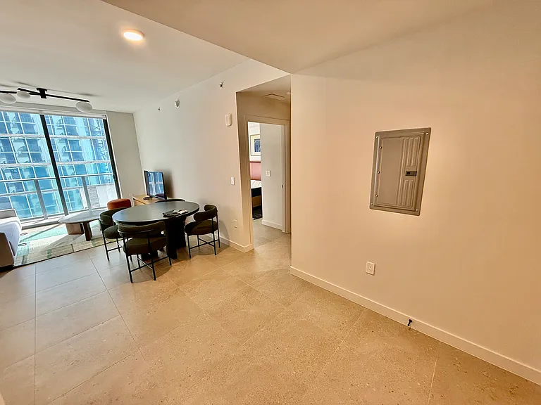 11 NE 6th St #1803 — Photo 8