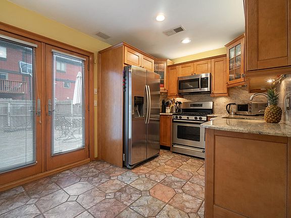 3rd image of 170 Balsam Pl