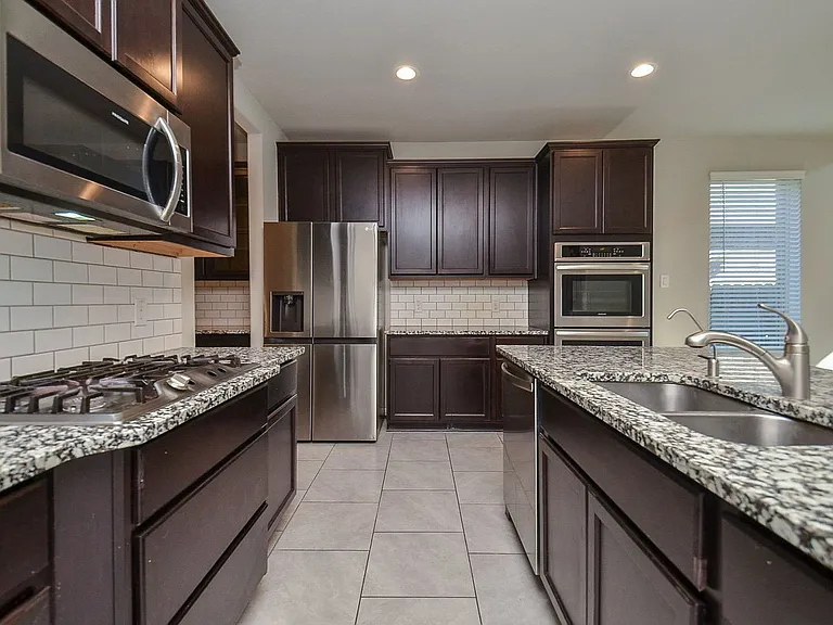 4015 Prairie Landing Ln — Photo 11