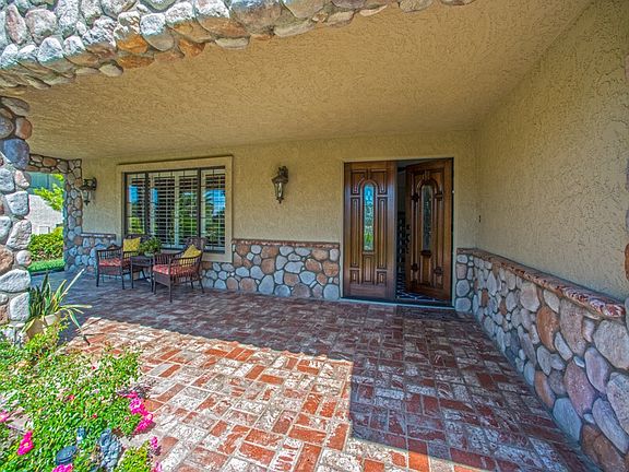2nd image of 2427 Vista Dr