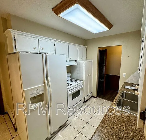 7625 S Sherwood Ave — Photo 7