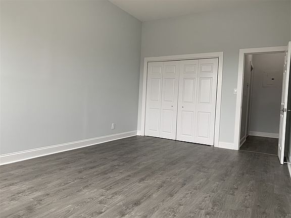 4th image of 872 Bergen Ave #2