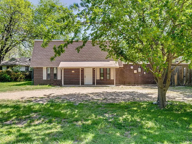 626 Arawe Cir W — Photo 1