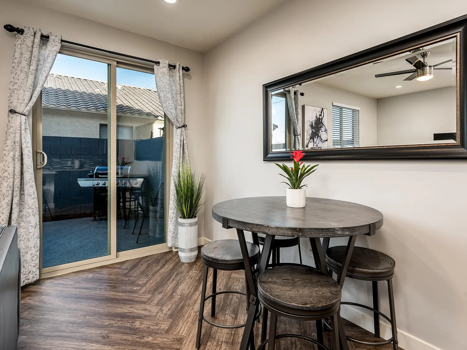 3 bed, 2.5 bath, 1835 sqft, $3,000 — Photo 4
