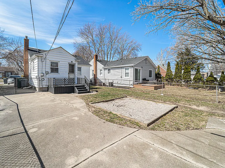3335 Williams St — Photo 25