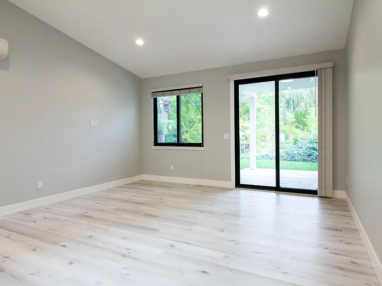 1037 SE Date Ave — Photo 22