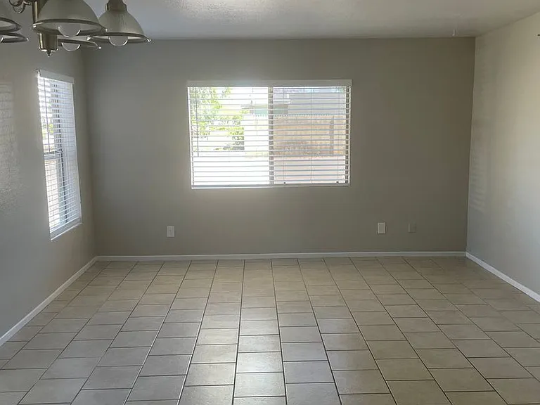 2704 E. Turney Ave — Photo 10