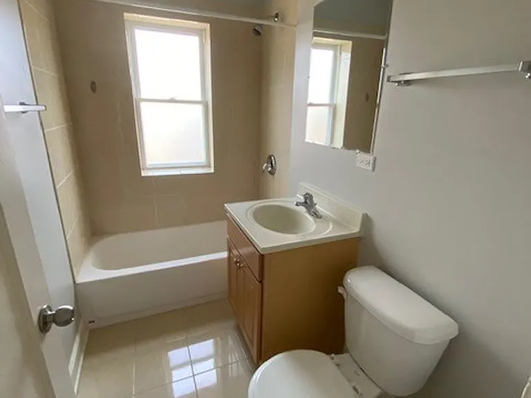 1404 Darrow Ave — Photo 3