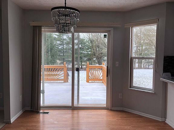 4th image of 333 Eddington Dr