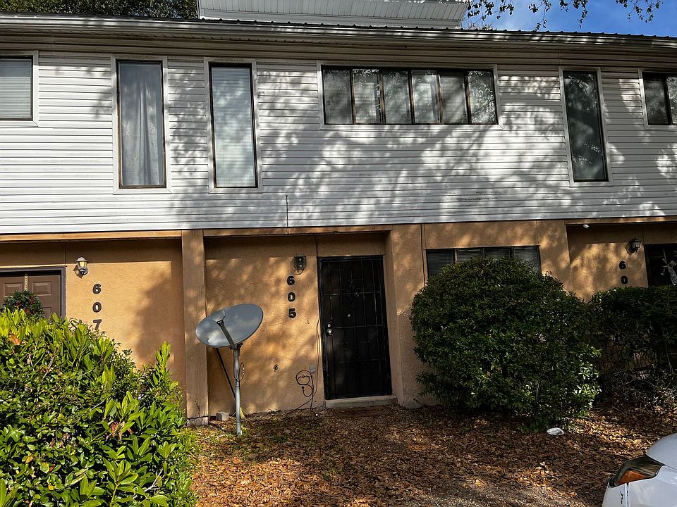 1st image of 605 Virginia Oak Ct