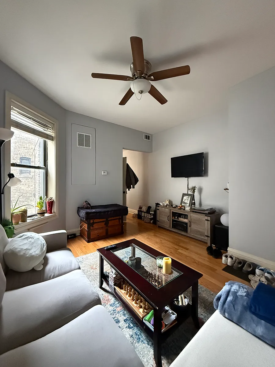 Building Photo - 1134 W Oakdale Ave #2R