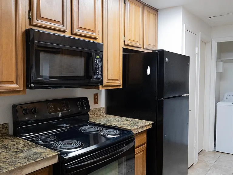 806 W 24th St #207 — Photo 1