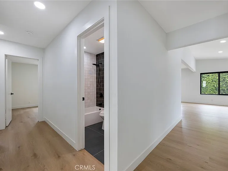 5402 Jefferson St — Photo 45