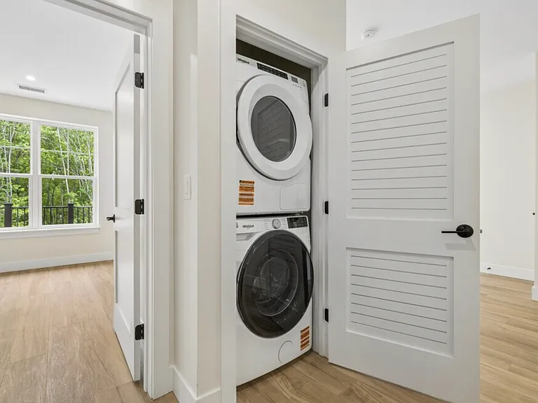 1BR, 1BA - 778SF - Laundry