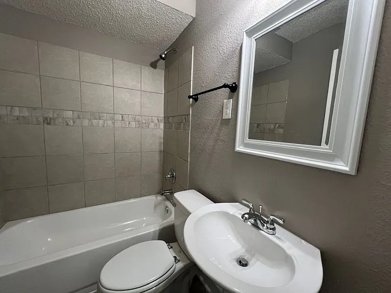 3795 Wayne Ave — Photo 5