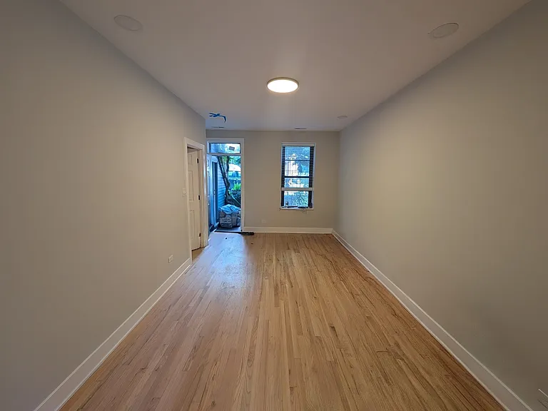 916 N Noble St #1F — Photo 2