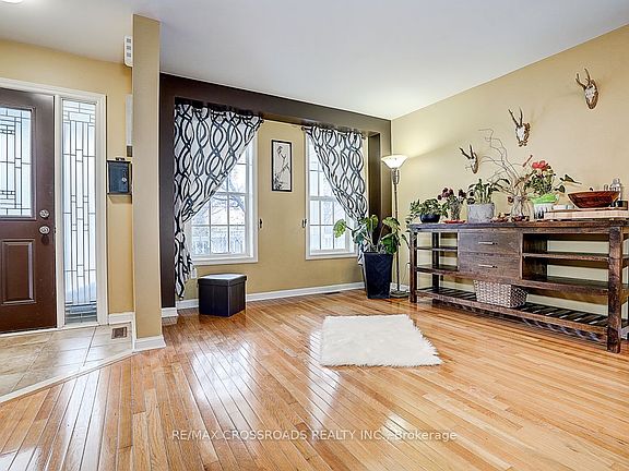 5th image of 597 Caverhill Cres