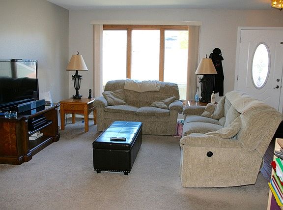 3rd image of 236 Lakeshore Ln #236