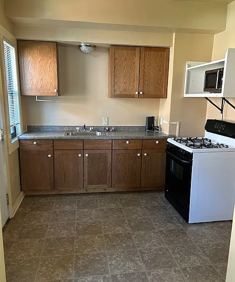 Crown Apartments — Photo 24