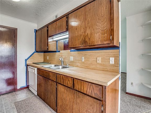 4th image of 2320 Meridian Dr